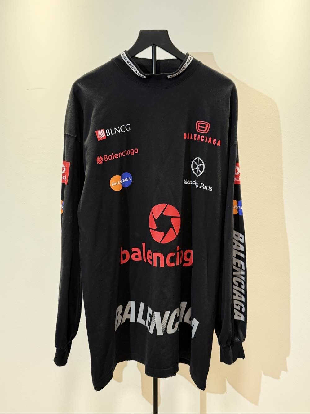 Balenciaga Balenciaga Graphic Logo Long Sleeve T-Shirt Size L Size US L / EU 52-54 / 3 - 1 Thumbnail