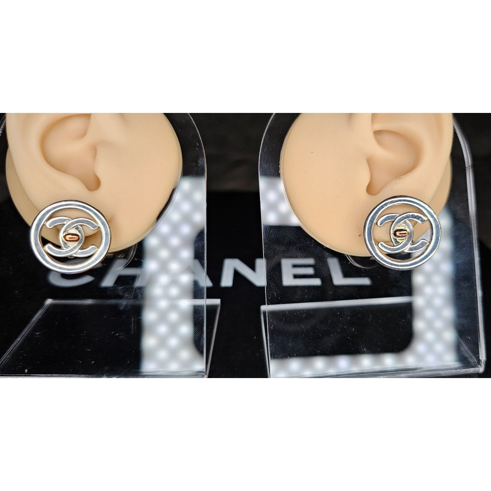 Chanel CHANEL CC Logos Turnlock Round Clip-On Earrings Silver Tone Size ONE SIZE - 1 Thumbnail