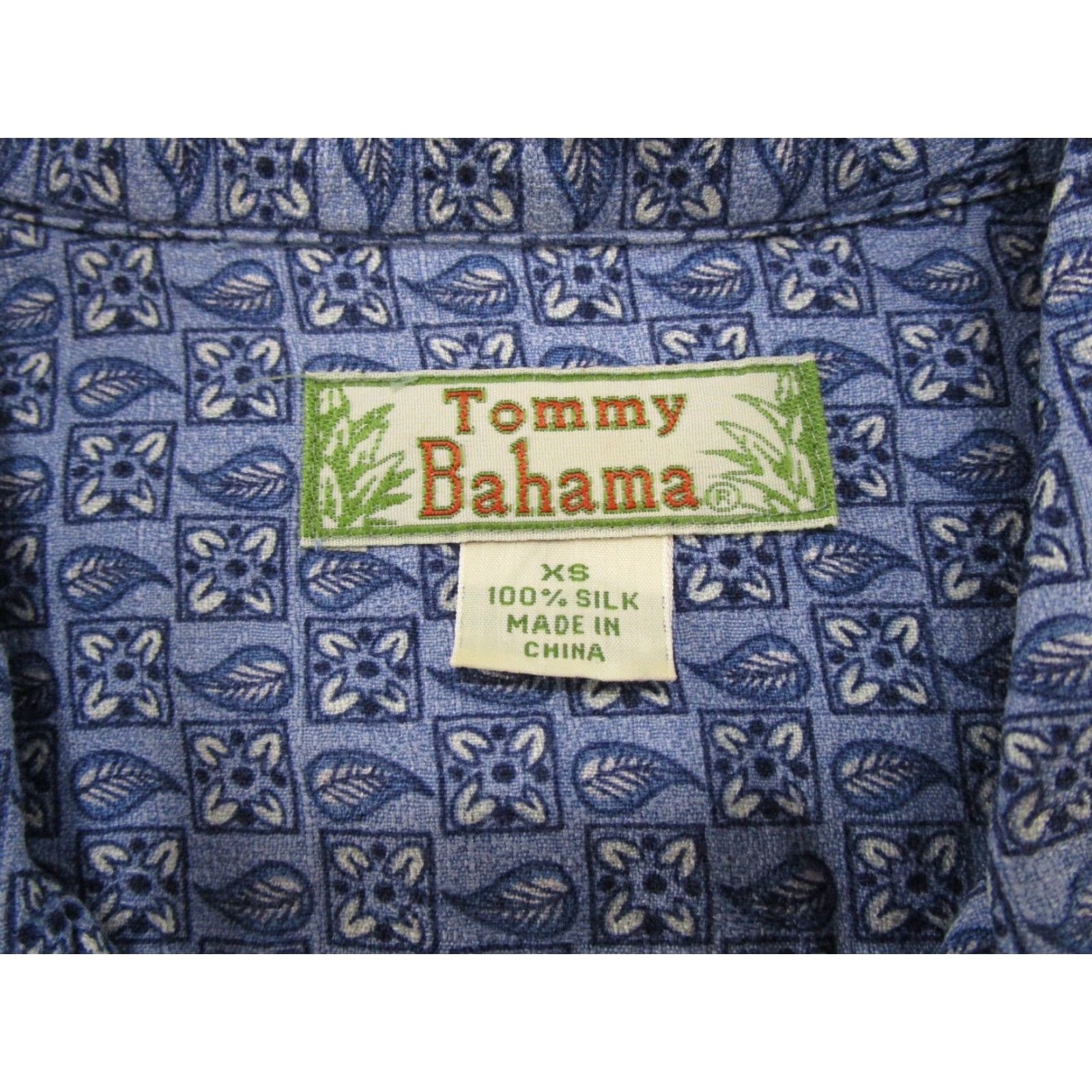 Tommy Bahama VINTAGE Womens Tommy Bahama Silk Geometric Hawaiian Short Sleeve Button Shirt XS Size XS / US 0-2 / IT 36-38 - 2 Thumbnail