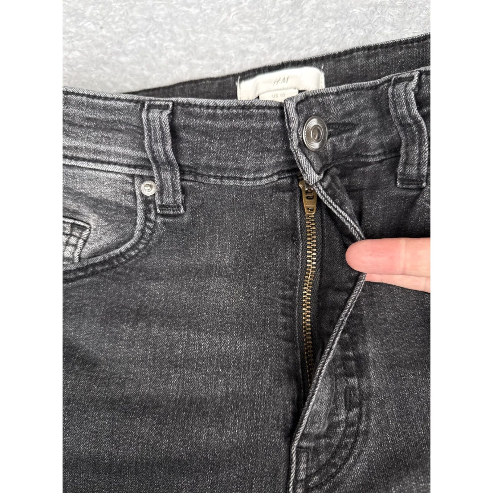H&M H&M Jeans Women 10 Gray Skinny Slim Fit Mid Rise Charcoal Wash Denim 28x28 Jeans Womens Slim 90s City Pant Size 32" / US 10 / IT 46 - 5 Thumbnail