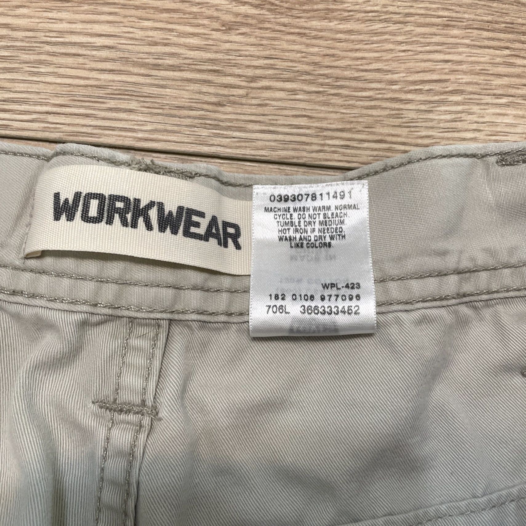 Levi's VINTAGE Levi's Cargo Shorts Men's Size 34 Khaki Workwear Beige 90s Size US 34 / EU 50 - 3 Thumbnail