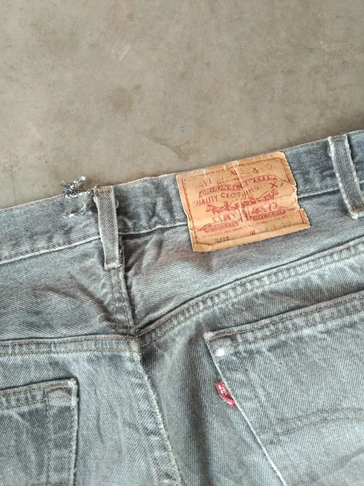Levi's 90s Vintage Levi's 501 Made In USA Distressed Jeans 34x32 Size US 34 / EU 50 - 4 Thumbnail