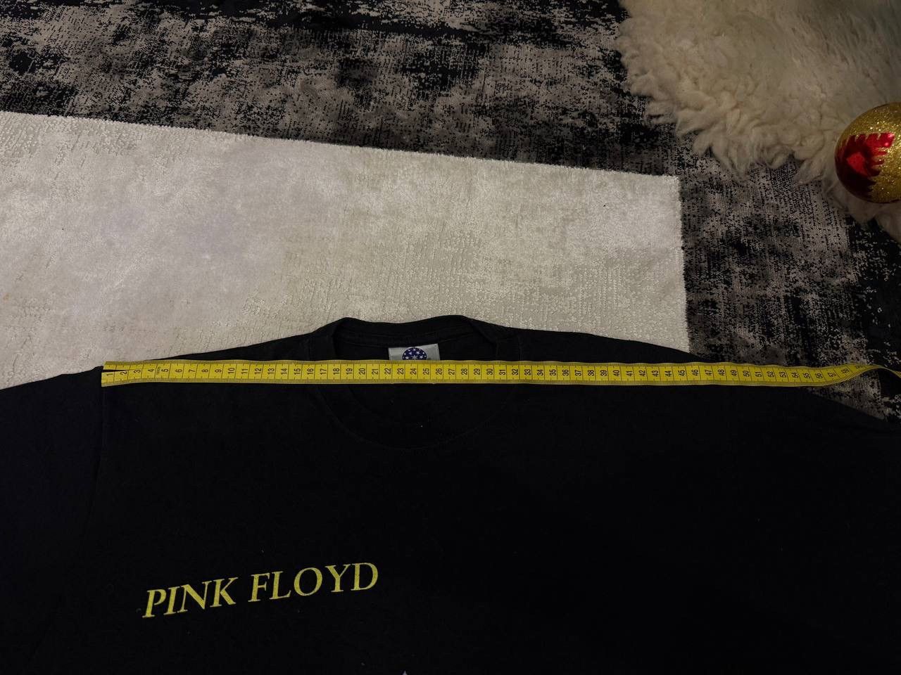 Band Tees PINK FLOYD 1992 Dark Side of the Moon Vintage Tee Size US L / EU 52-54 / 3 - 8 Thumbnail