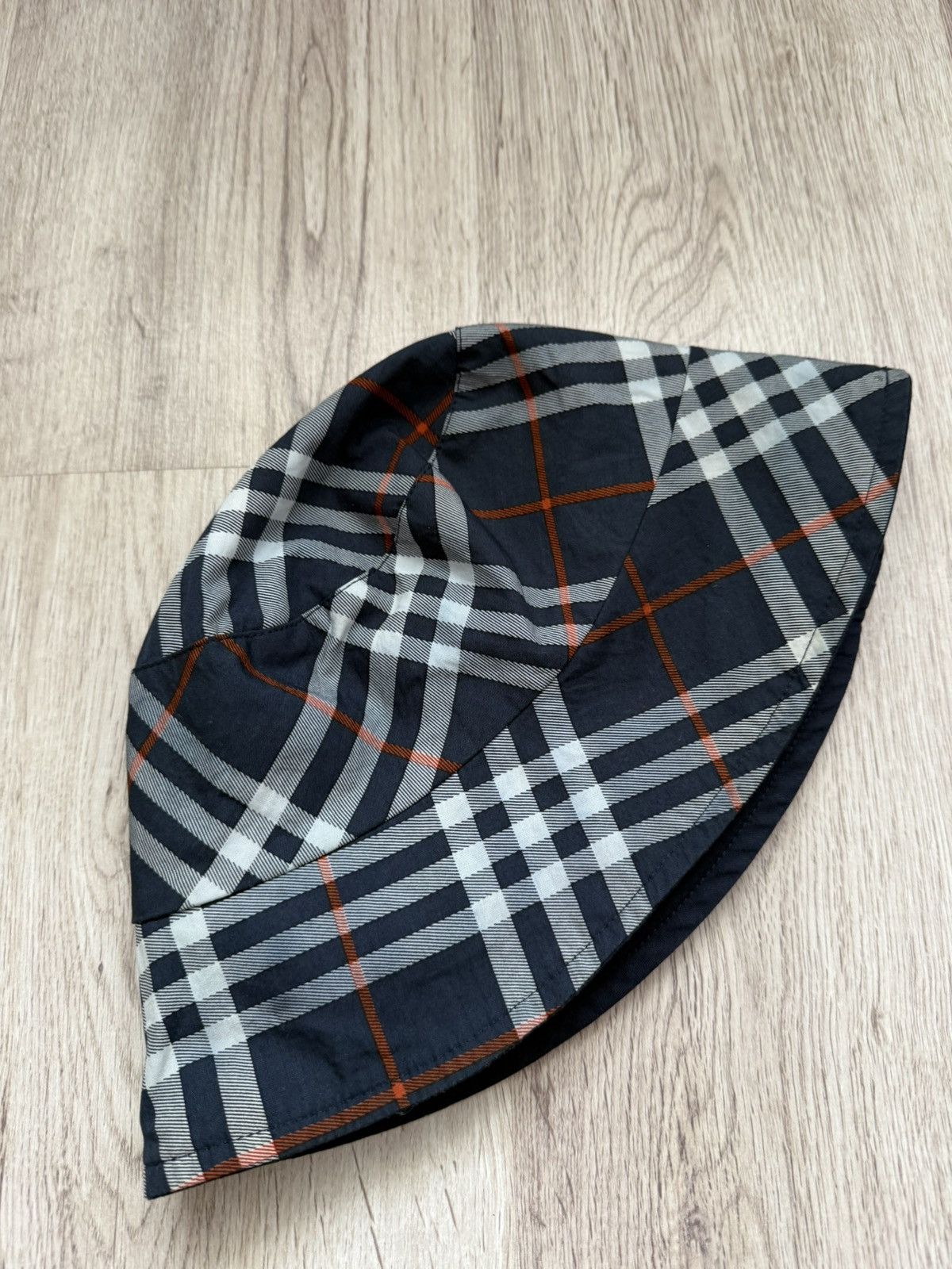 Burberry Burberry Reversible Bucket Hat Nova Check / Navy Size ONE SIZE - 18 Thumbnail