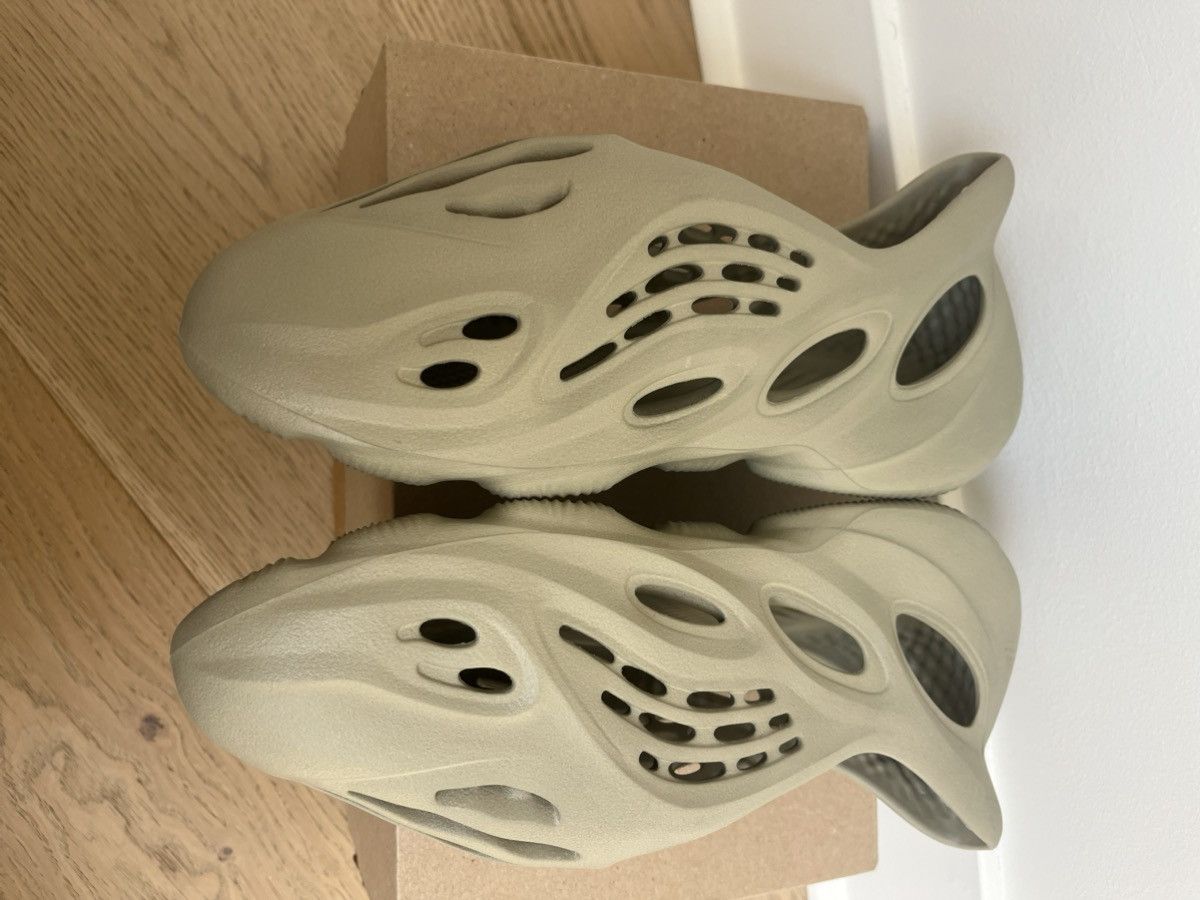 Yeezy Yeezy Foam Runner Size US 10 / EU 43 - 3 Thumbnail