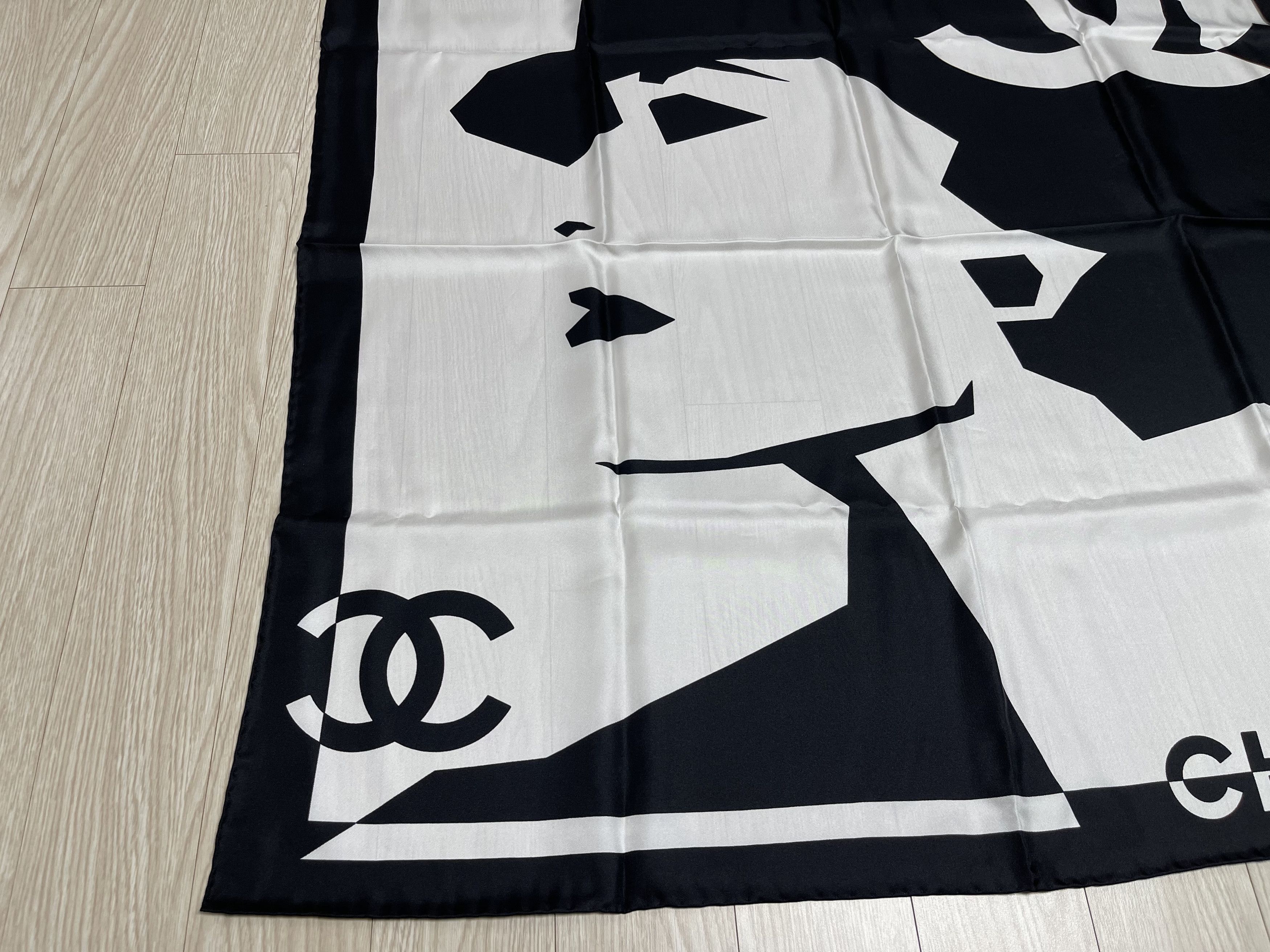 Chanel Chanel Mademoiselle CC Logo G22 Scarf Size ONE SIZE - 2 Thumbnail