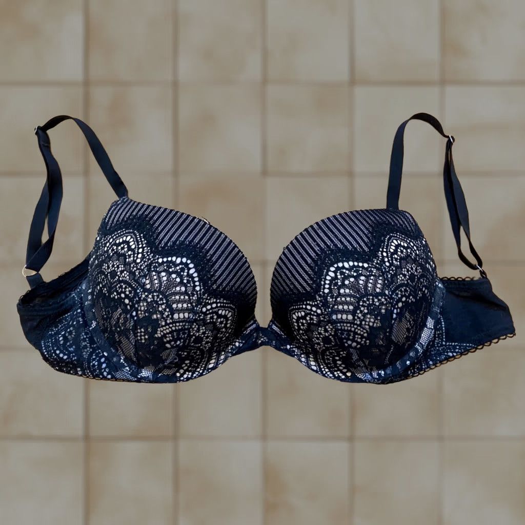 Victoria's Secret VINTAGE Victoria's Secret DREAM ANGELS Push-Up Plunge Bra 32DD Black Lace Size ONE SIZE - 1 Thumbnail