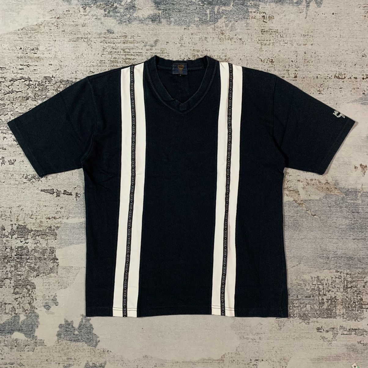 Designer × MCM × Vintage VINTAGE MCM V-NECK TSHIRT Size US L / EU 52-54 / 3 - 1 Thumbnail