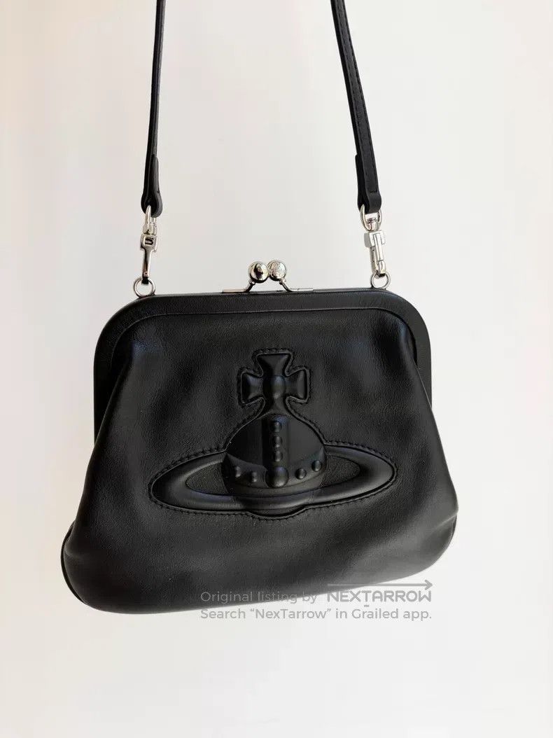 Vivienne Westwood Vivienne Westwood size OS Embossed large Saturn clasp singl Size ONE SIZE - 1 Thumbnail