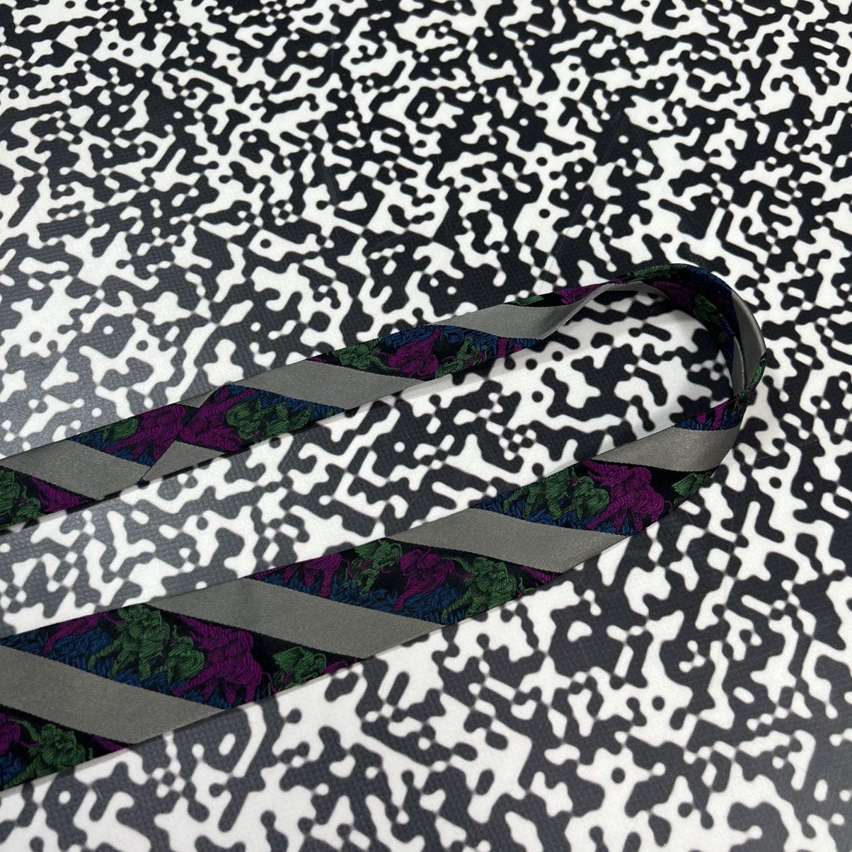 Hugo Boss Vintage 90s Hugo Boss Elephant Monogram Retro Silk Tie Size ONE SIZE - 7 Thumbnail