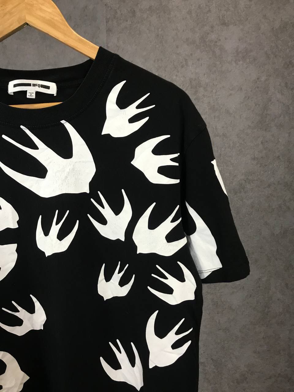 Alexander McQueen Alexander McQueen MCQ designer monogram tee Size US M / EU 48-50 / 2 - 2 Thumbnail