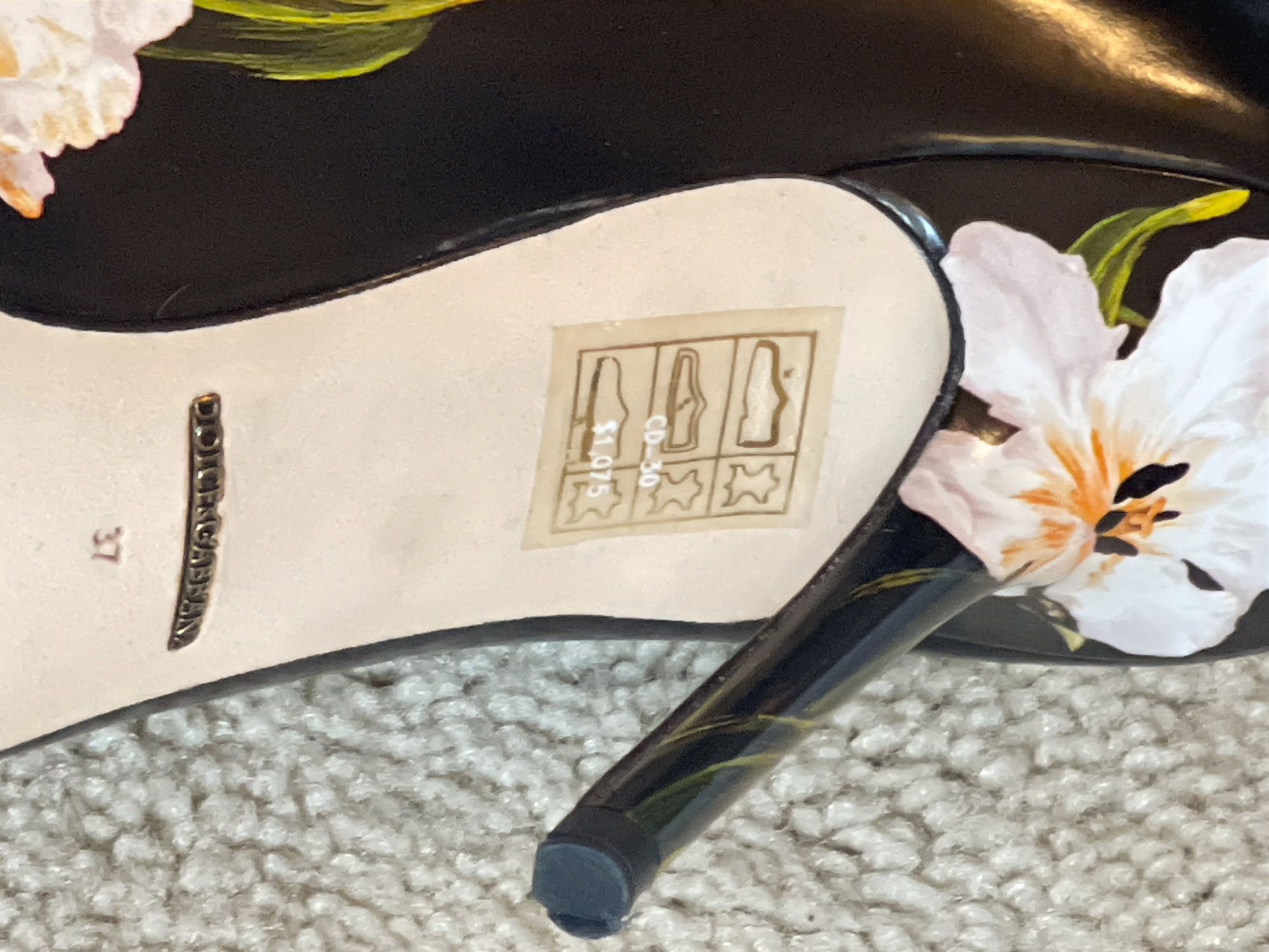 Dolce & Gabbana Celeb Owned | D&G 2016 Runway Tulip Bellucci Pumps + Box Size US 7 / IT 37 - 7 Thumbnail
