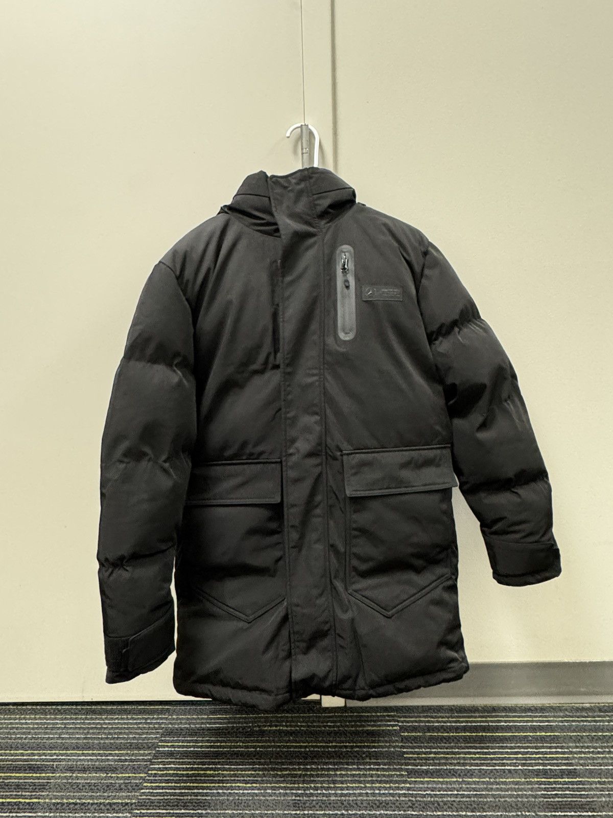 Mercedes-Benz AMG Petronas Ultimate Puffer Jacket Size US M / EU 48-50 / 2 - 5 Thumbnail