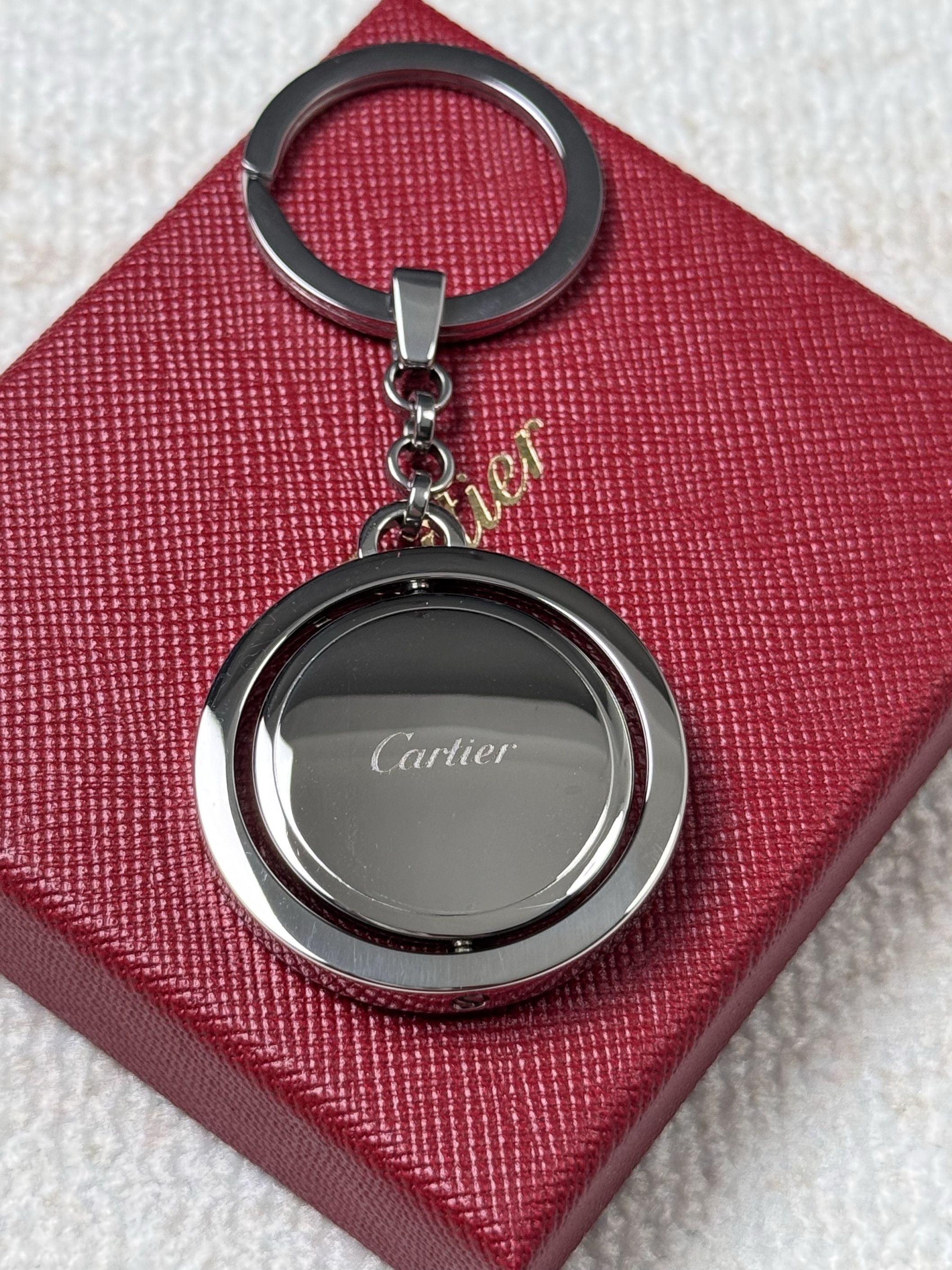 Cartier Cartier ENTRELACÉS DE CARTIER RIBBON PIVOTING KEY RING Size ONE SIZE - 5 Thumbnail