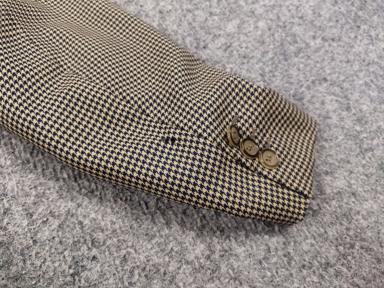 Brioni Brioni Vintage Houndstooth pattern Wool Beige Blazer Jacket Size US L / EU 52-54 / 3 - 13 Thumbnail