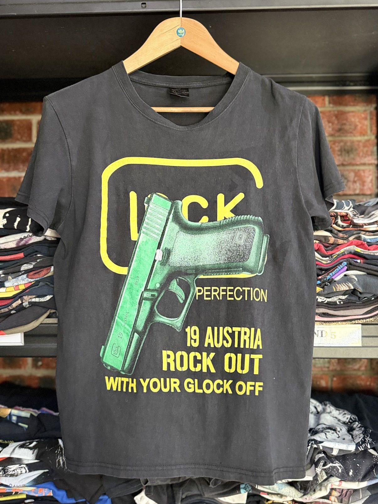 Vintage Vintage Glock Gum Perfection 19 Austria Rock Out Faded Tee Size US S / EU 44-46 / 1 - 1 Thumbnail