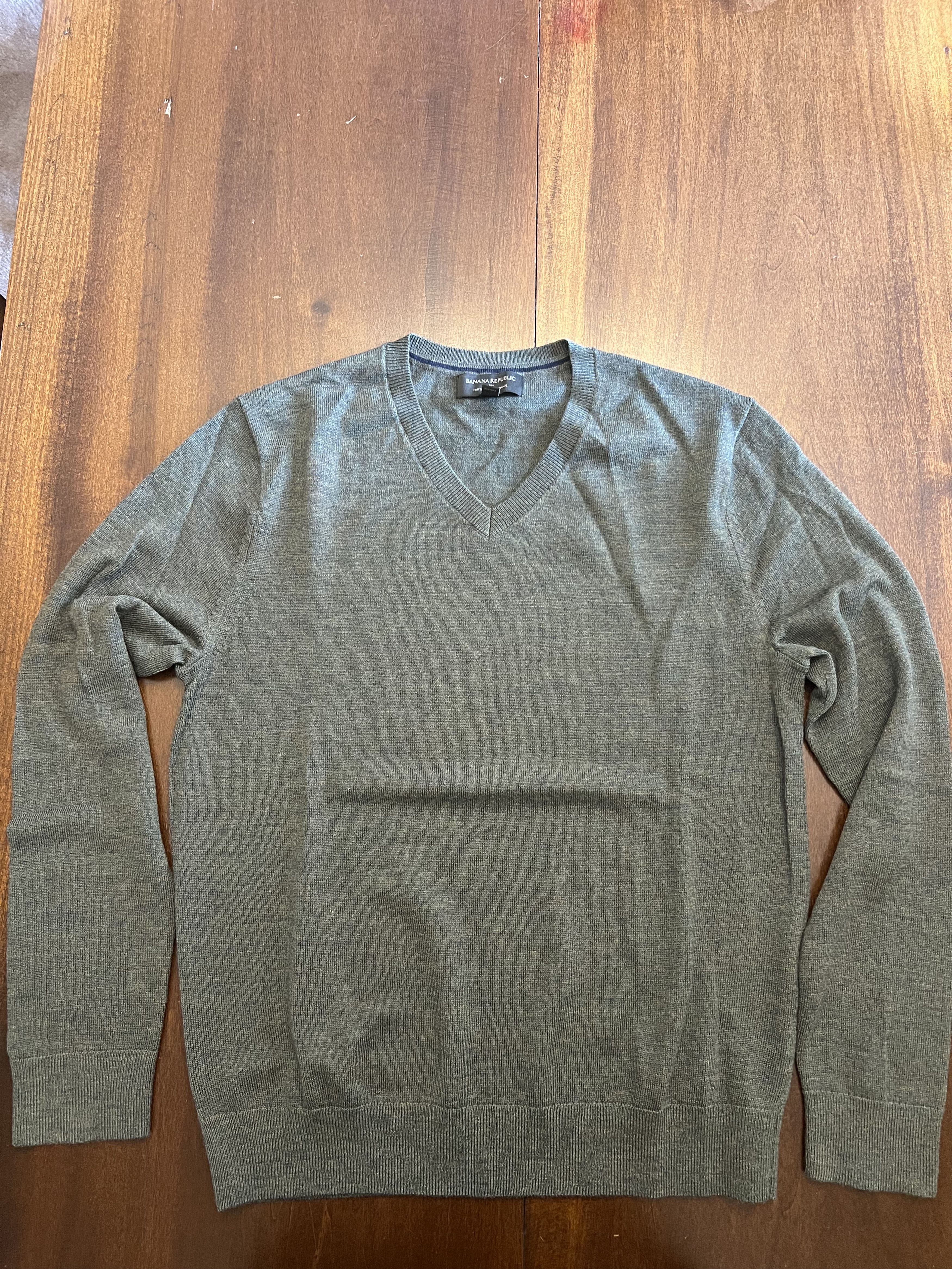 Banana Republic Banana Republic merino wool green v-neck sweater Size US S / EU 44-46 / 1 - 1 Thumbnail