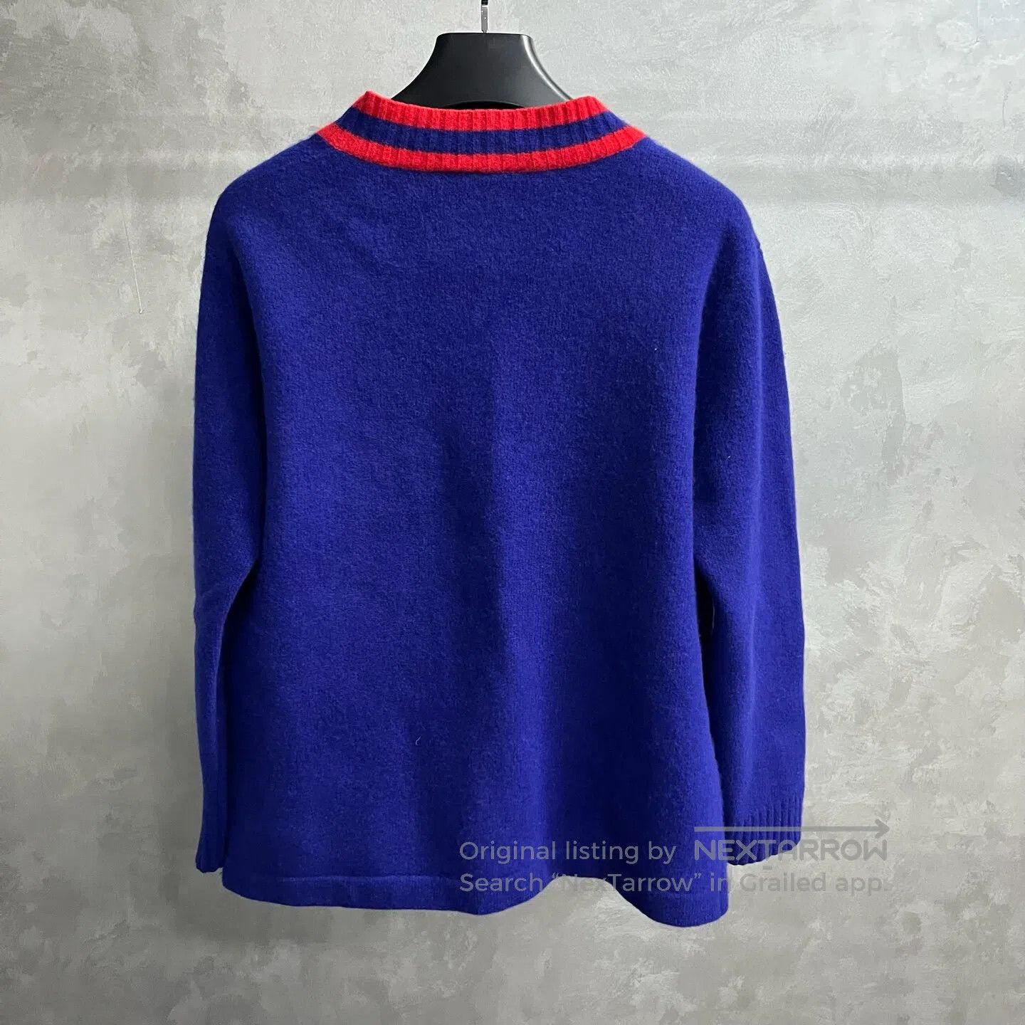 Gucci Guicci Logo-embossed, single-row buttoned V-neck long-slee Size US L / EU 52-54 / 3 - 5 Thumbnail