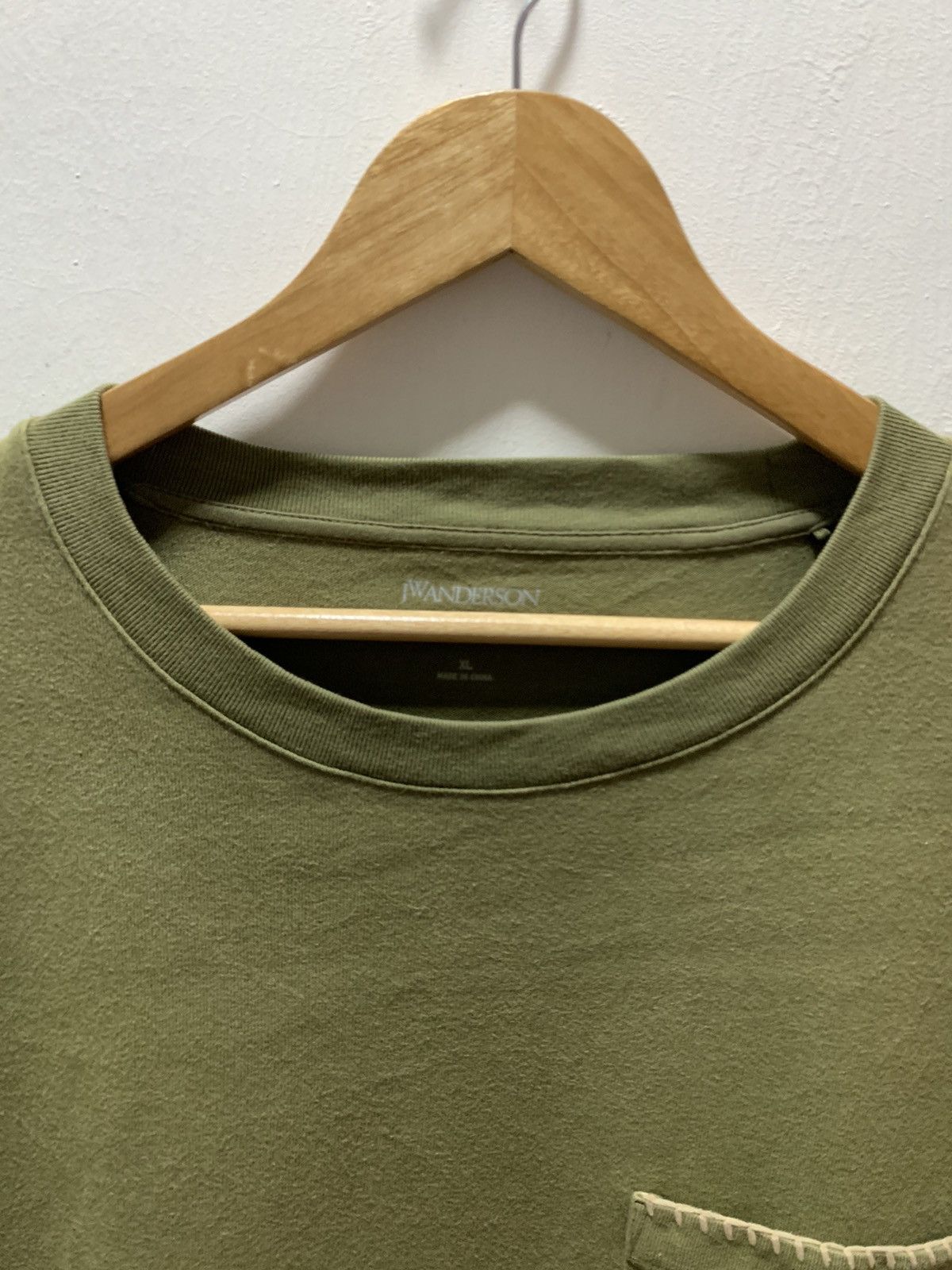 JW Anderson × Uniqlo Uniclo Jw Anderson Army Green Stitched Pocket T Shirt XL Size US XL / EU 56 / 4 - 4 Thumbnail
