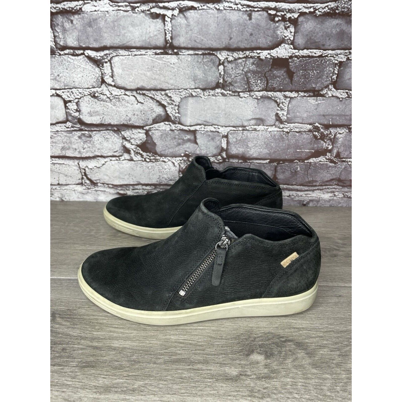 Ecco Ecco Soft 7 Black Leather Low Cut Zip Ankle Booties Sneakers Size US 10 / IT 40 - 12 Thumbnail