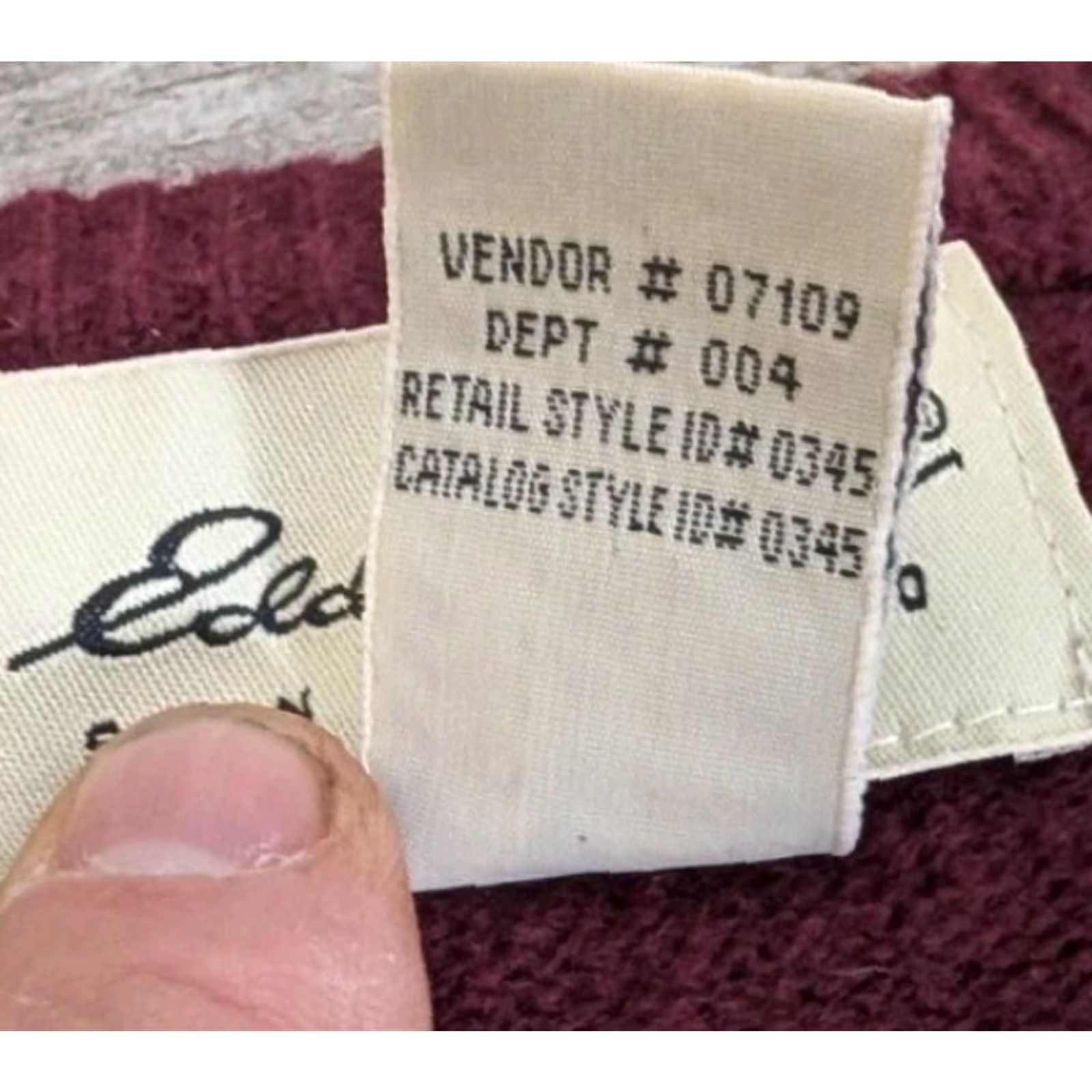 Eddie Bauer VINTAGE Eddie Bauer Sweater Mens XL Burgundy Lambs Wool V-Neck UK Christmas Pullover Knit Solid 90s Mens Size US XL / EU 56 / 4 - 7 Thumbnail