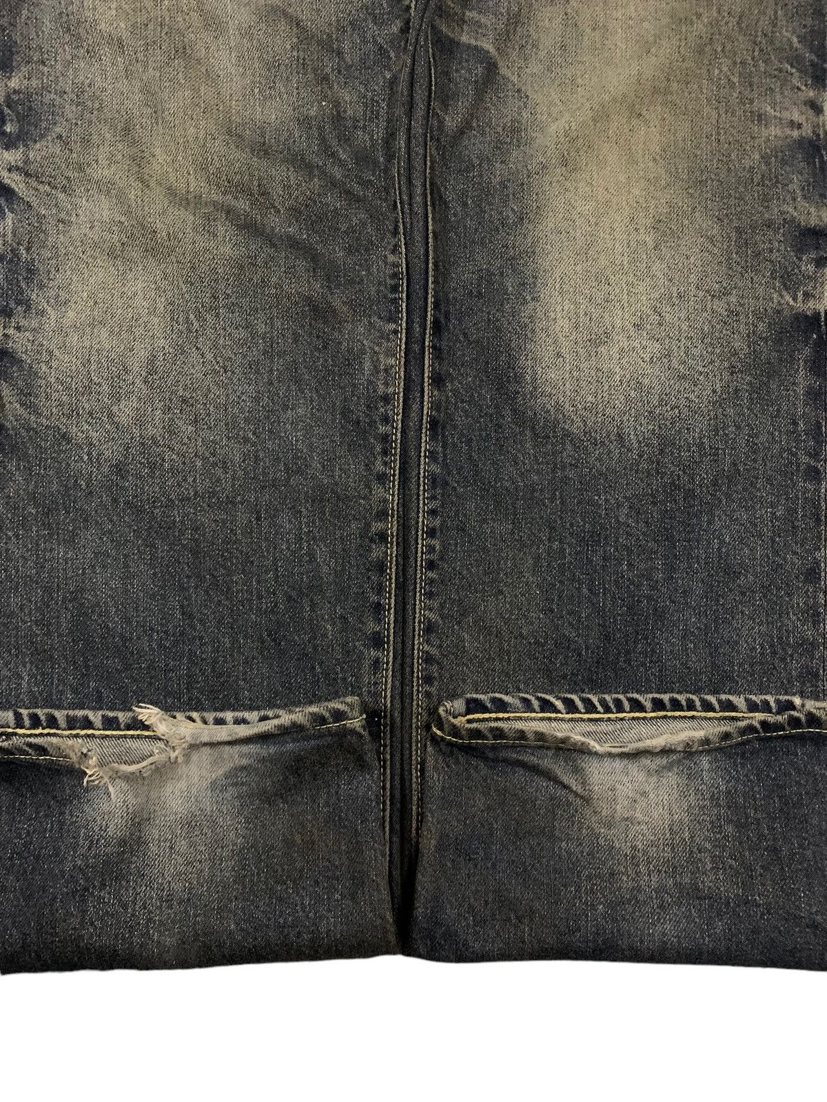 GU × Undercover Vintage Japanese Brand GU Dark Mud Washed Loose Ripped Jeans Size US 33 - 8 Thumbnail