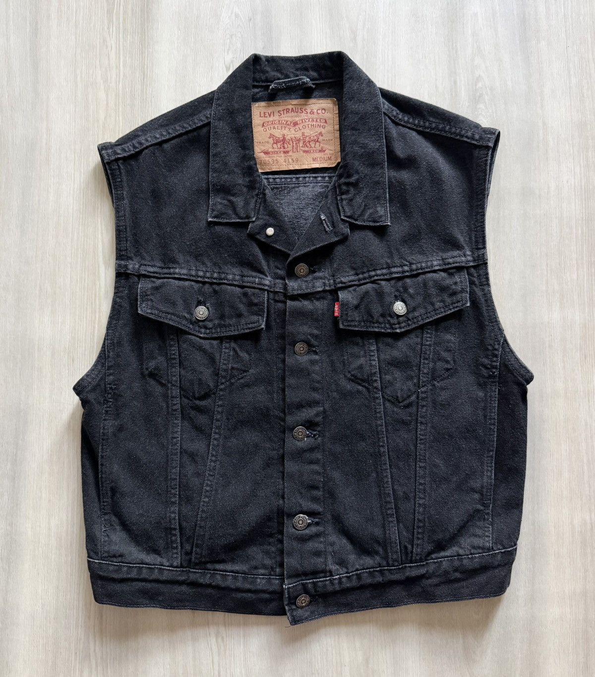 Vintage Vintage 90s Levis Denim Vest 70595-4159 Sz M Made In USA Size US M / EU 48-50 / 2 - 1 Thumbnail