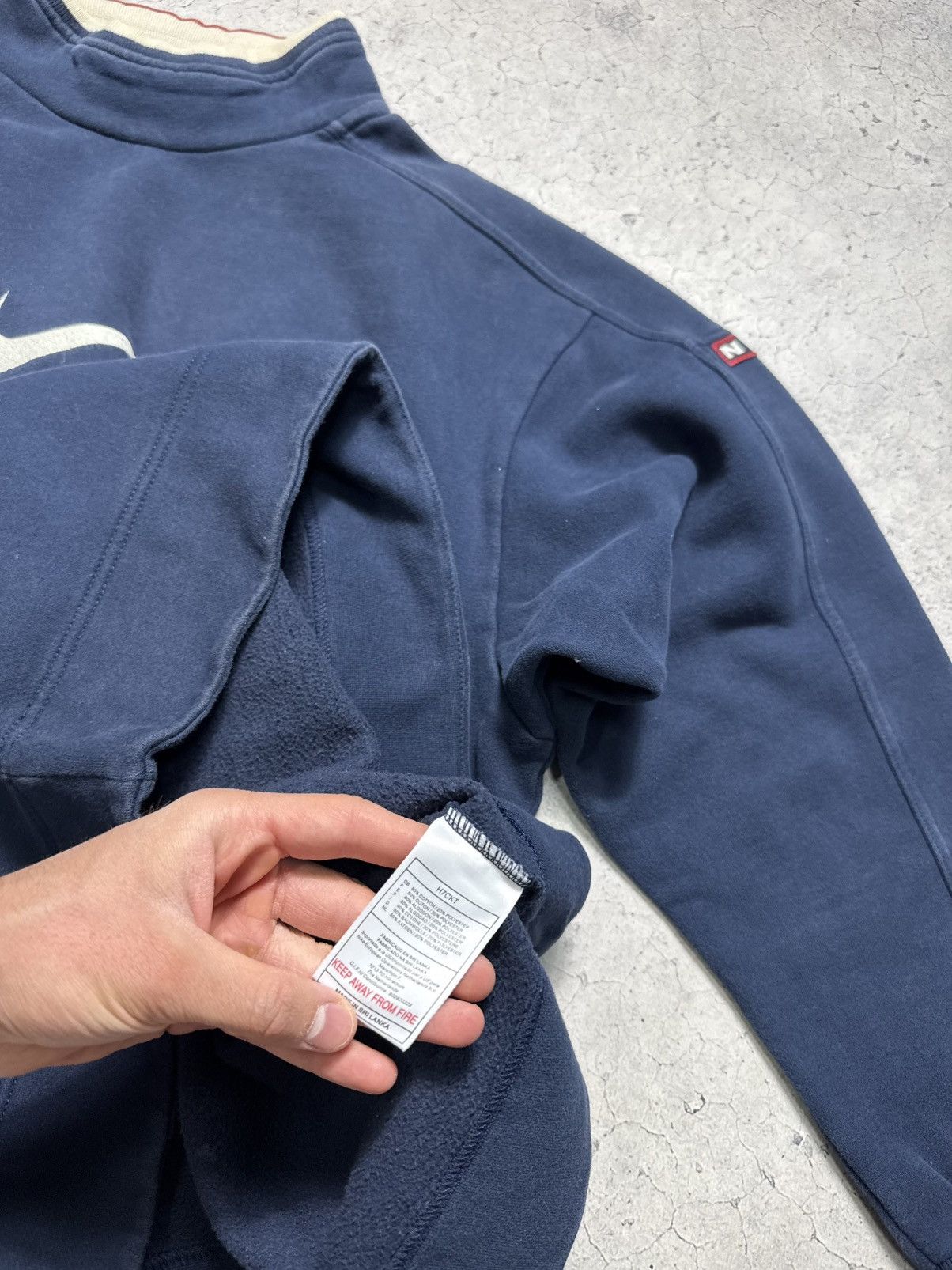 Nike Nike Vintage 90’s Sweatshirt Big Logo Swoosh Retro Y2K Size US L / EU 52-54 / 3 - 9 Thumbnail