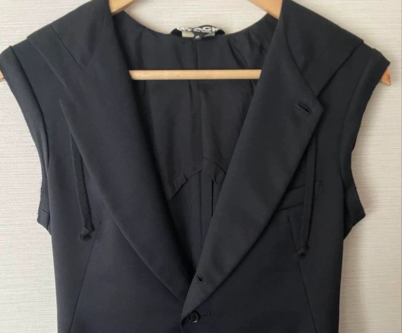 Comme des Garcons Comme Des Garcons Hooded dovetail sleeveless jacket Size S / US 4 / IT 40 - 3 Thumbnail