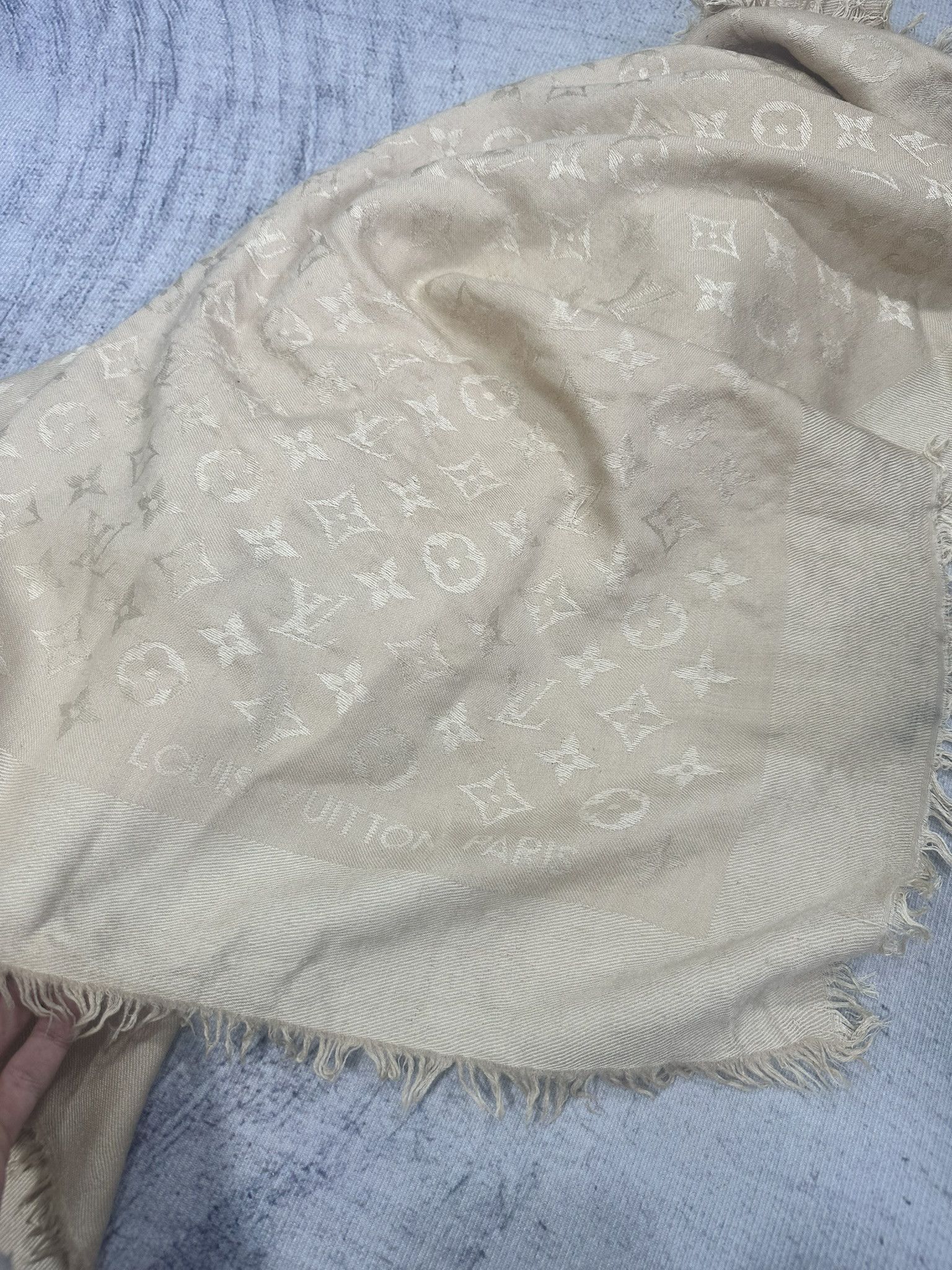 Louis Vuitton Louis Vuitton Handkerchief LV Monogram Paris Beige Silk Size ONE SIZE - 9 Thumbnail