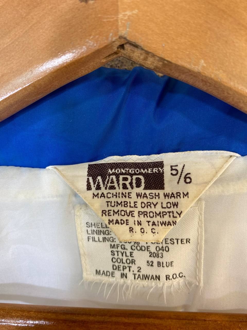 Original Montgomery vintage montgomery ward retro puffer vest nice design Size US M / EU 48-50 / 2 - 6 Thumbnail