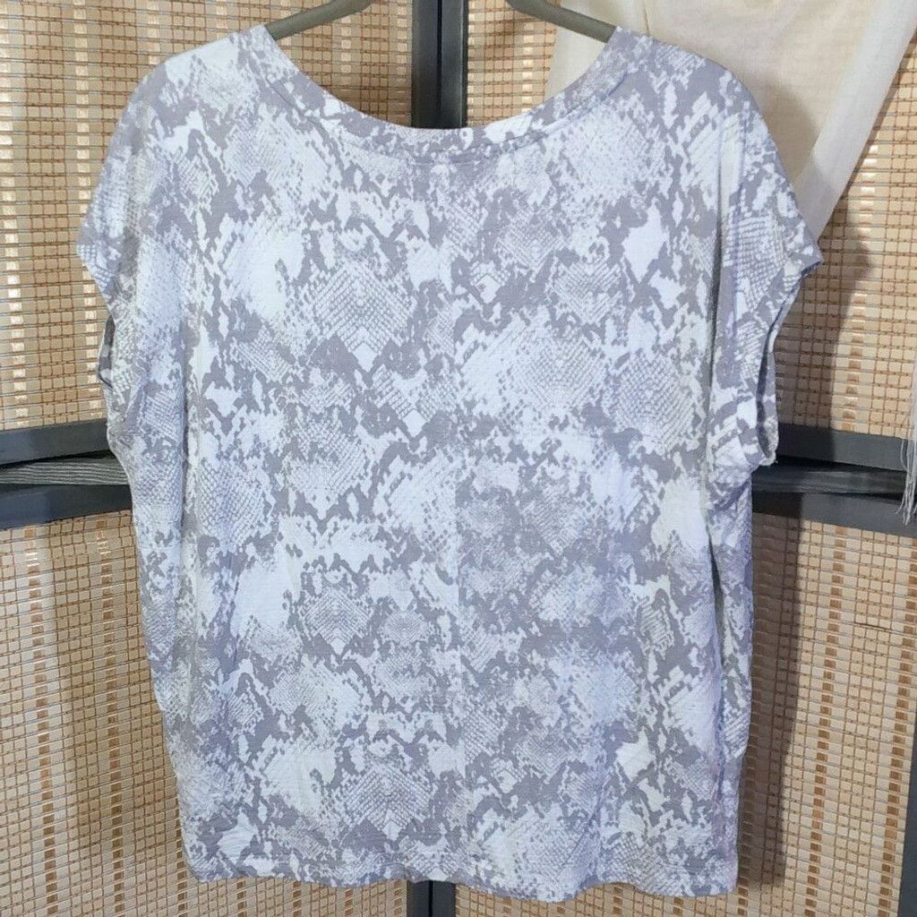 Jennifer Lopez J Lo Gray & White Snakeskin Print Top w/ Rhinestone Accents Size XL / US 12-14 / IT 48-50 - 2 Thumbnail