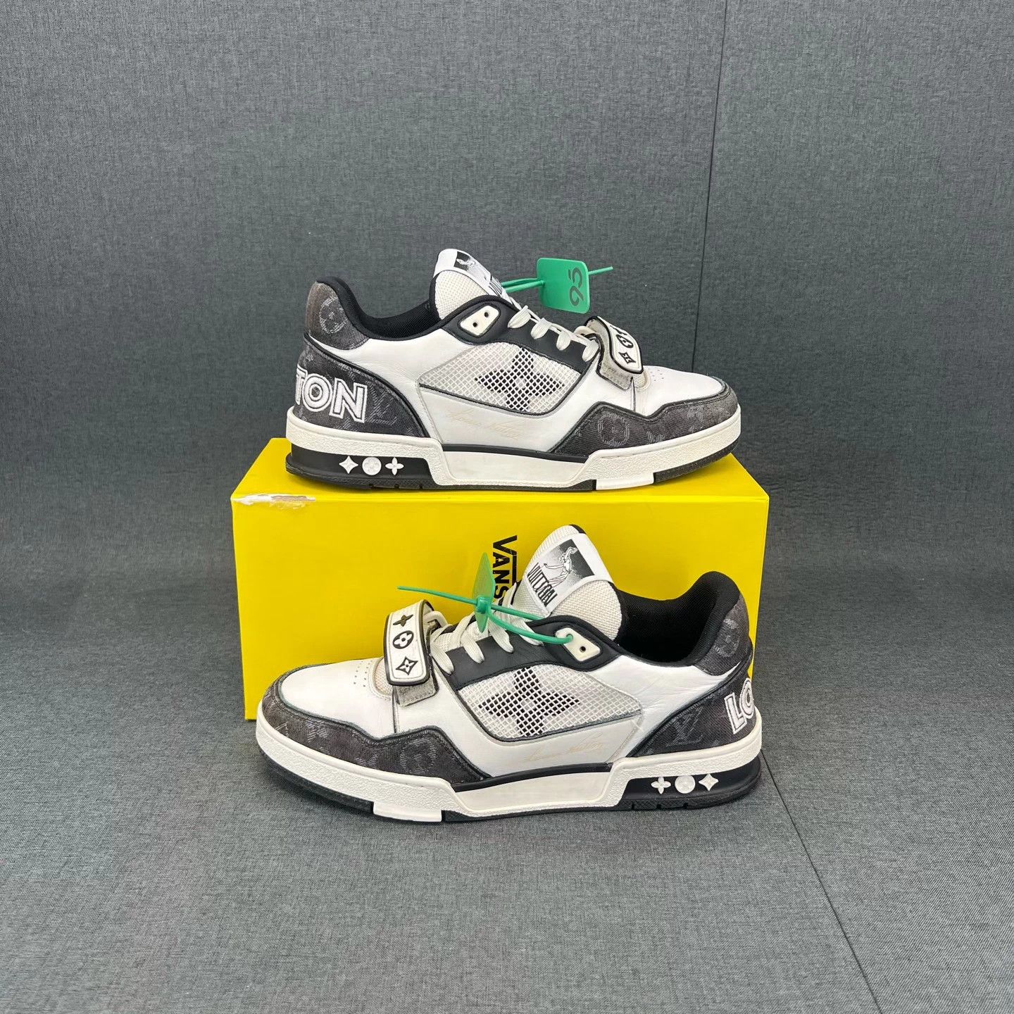 Louis Vuitton LV Trainer Black White Velcro 7 Size US 7 / EU 40 - 6 Thumbnail