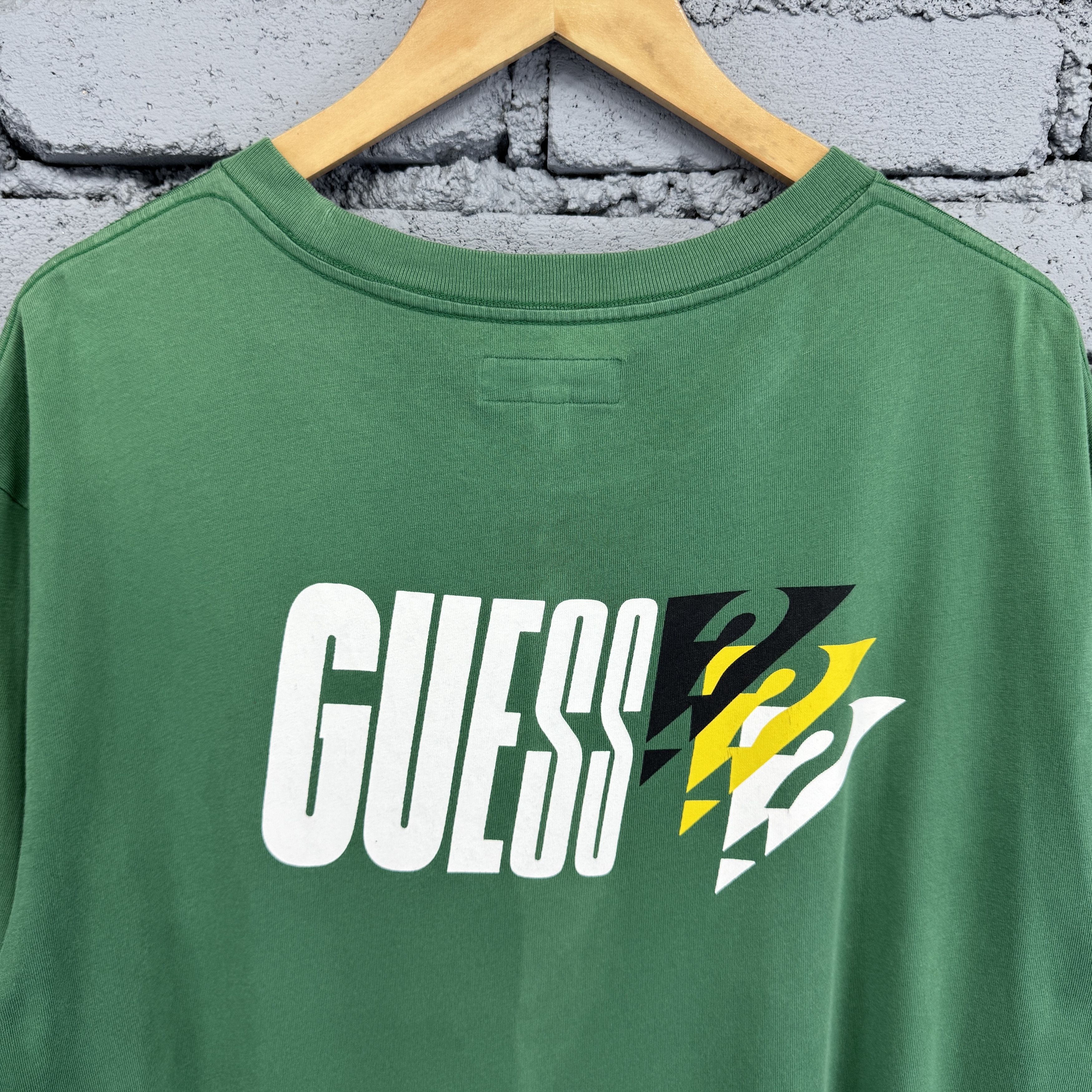 Guess Vintage Guess Original Flag Logo Backhit Sunfaded Tshirt Size US M / EU 48-50 / 2 - 9 Thumbnail