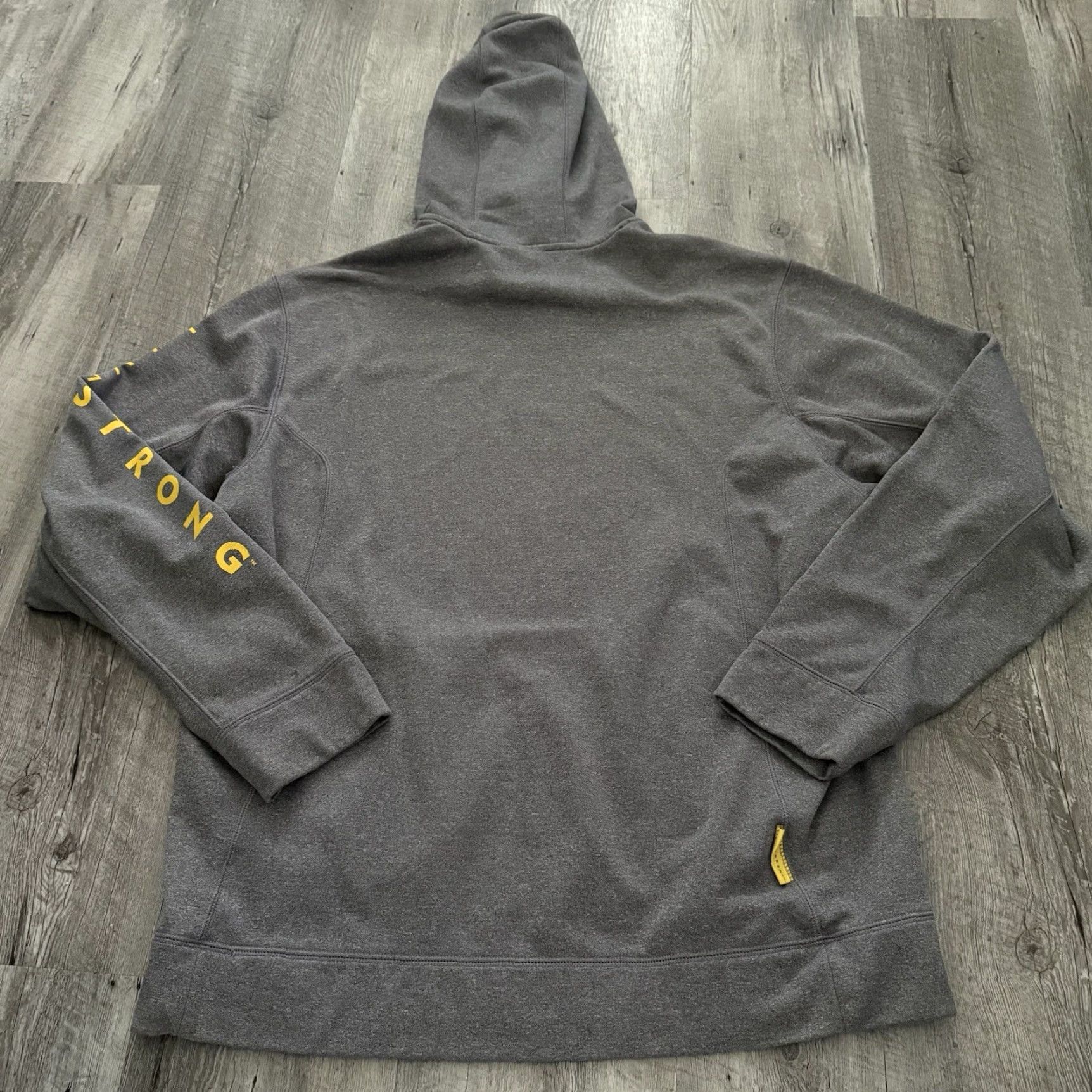 Nike VINTAGE Nike Livestrong Hoodie Mens L Gray Pullover Fleece Athletic Armstong Lite Size US L / EU 52-54 / 3 - 5 Thumbnail