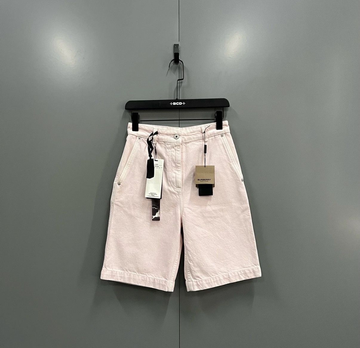 Burberry Burberry Pink Denim Shorts J41 Size 24" / US 00 / IT 34 - 1 Thumbnail