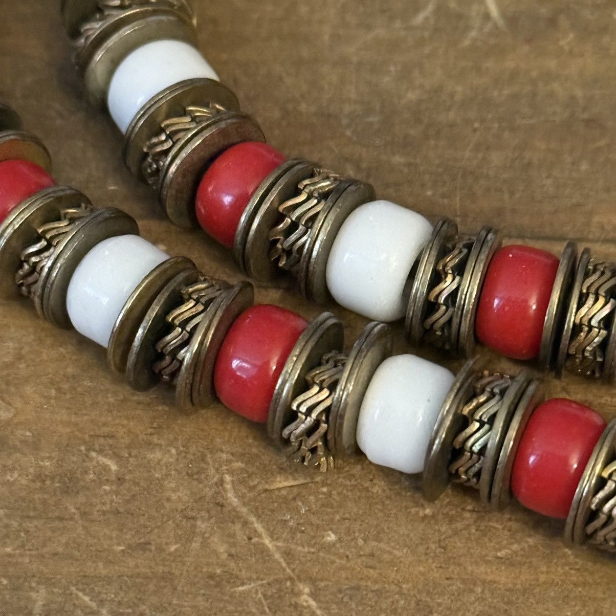 Vintage Vintage long red, white and gold bead necklace Size ONE SIZE - 3 Thumbnail
