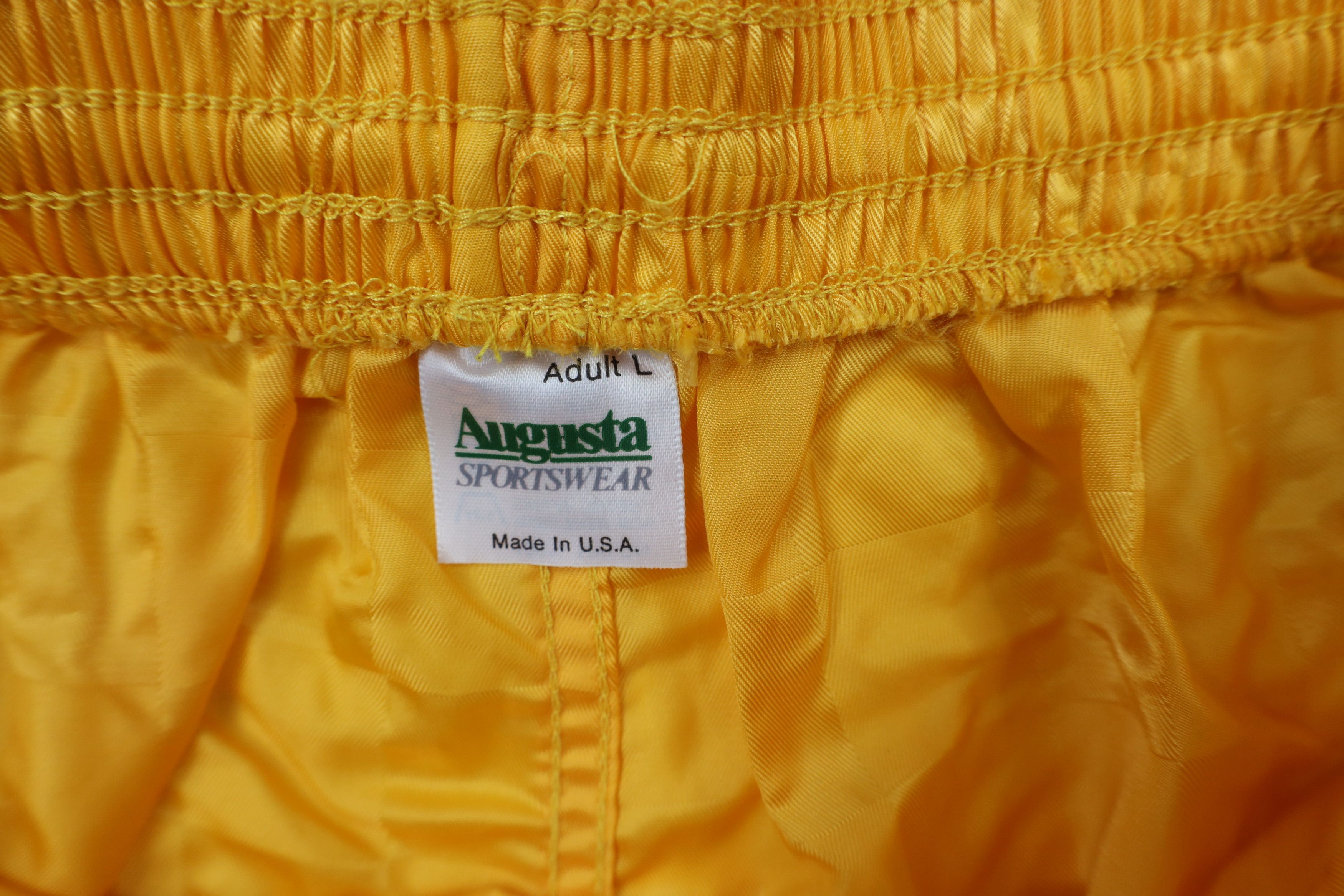 Vintage Vintage 90s Streetwear Nylon Running Soccer Shorts Nylon USA Size US 34 / EU 50 - 5 Thumbnail