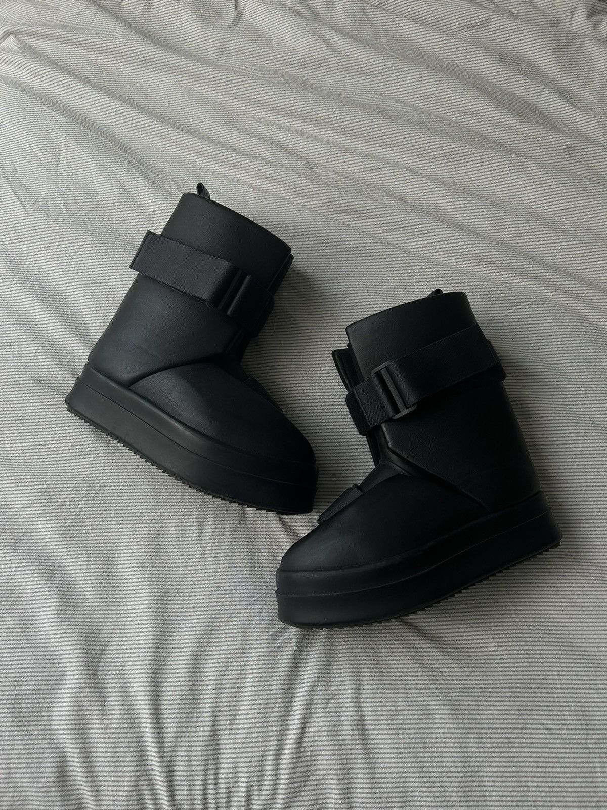 Rick Owens Rick Owens Black Splint Boots Size US 10.5 / EU 43-44 - 1 Thumbnail