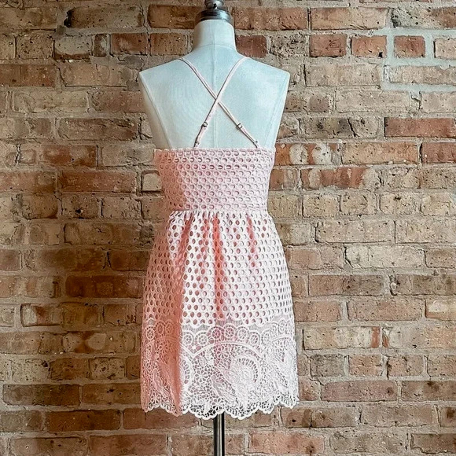 Abercrombie & Fitch ABERCROMBIE & FITCH CORAL EYELET CROCHET SUMMER DRESS SZ M Size M / US 6-8 / IT 42-44 - 4 Thumbnail