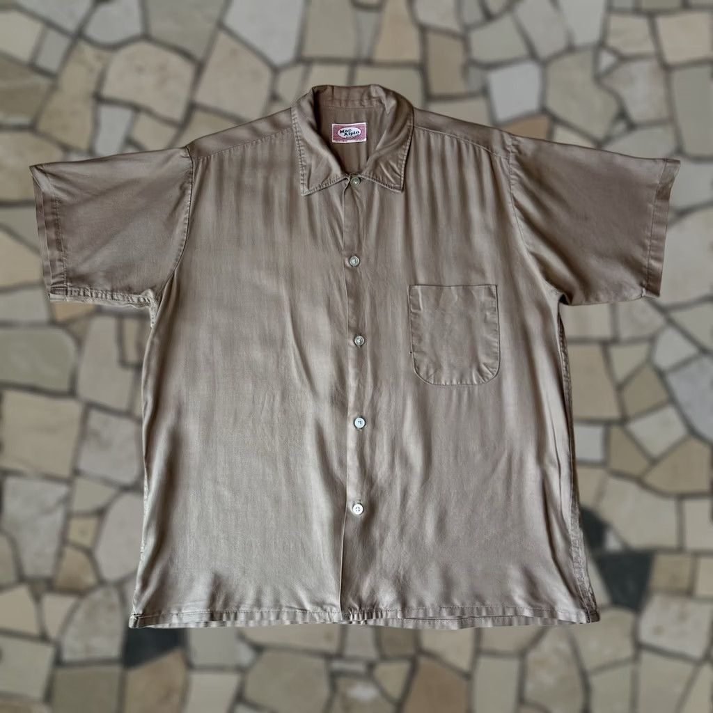 Vintage VINTAGE Mac Alpine Camp Shirt Short Sleeve Men’s 15/15-1/2 Beige Twill Button-Up Pockets Easy Care Casual Workwear Party/Cocktail Mens Size US M / EU 48-50 / 2 - 1 Thumbnail
