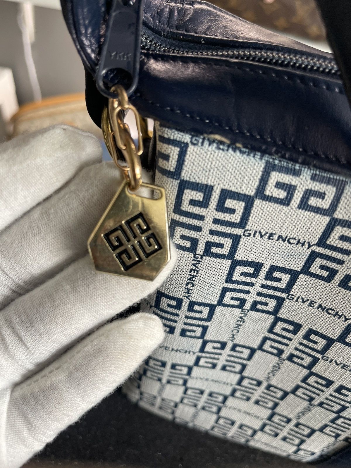 Givenchy Givenchy Monogram 4G Gold Shoulder Bag Size ONE SIZE - 5 Thumbnail
