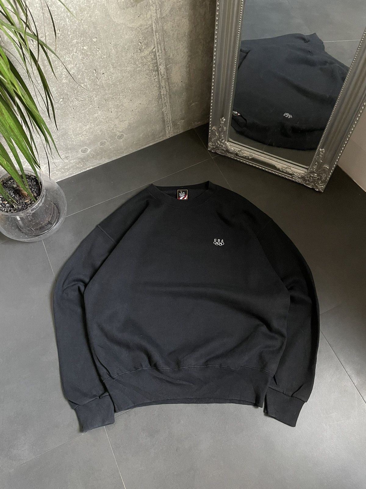 USA Olympics 1990s USA Olympics Blank Faded Black Boxy Sweatshirt Size US L / EU 52-54 / 3 - 2 Thumbnail