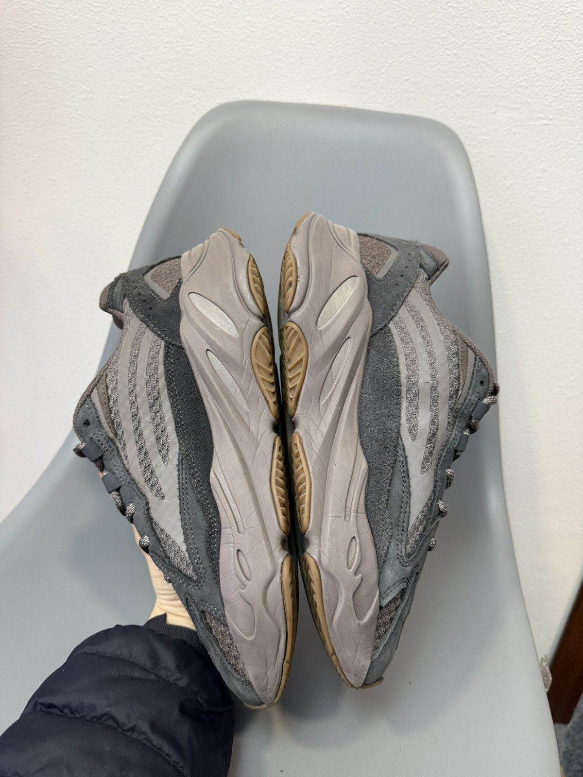 Adidas × Kanye West Adidas Yeezy Boost 700 v2 size 9 Size US 9 / EU 42 - 6 Thumbnail