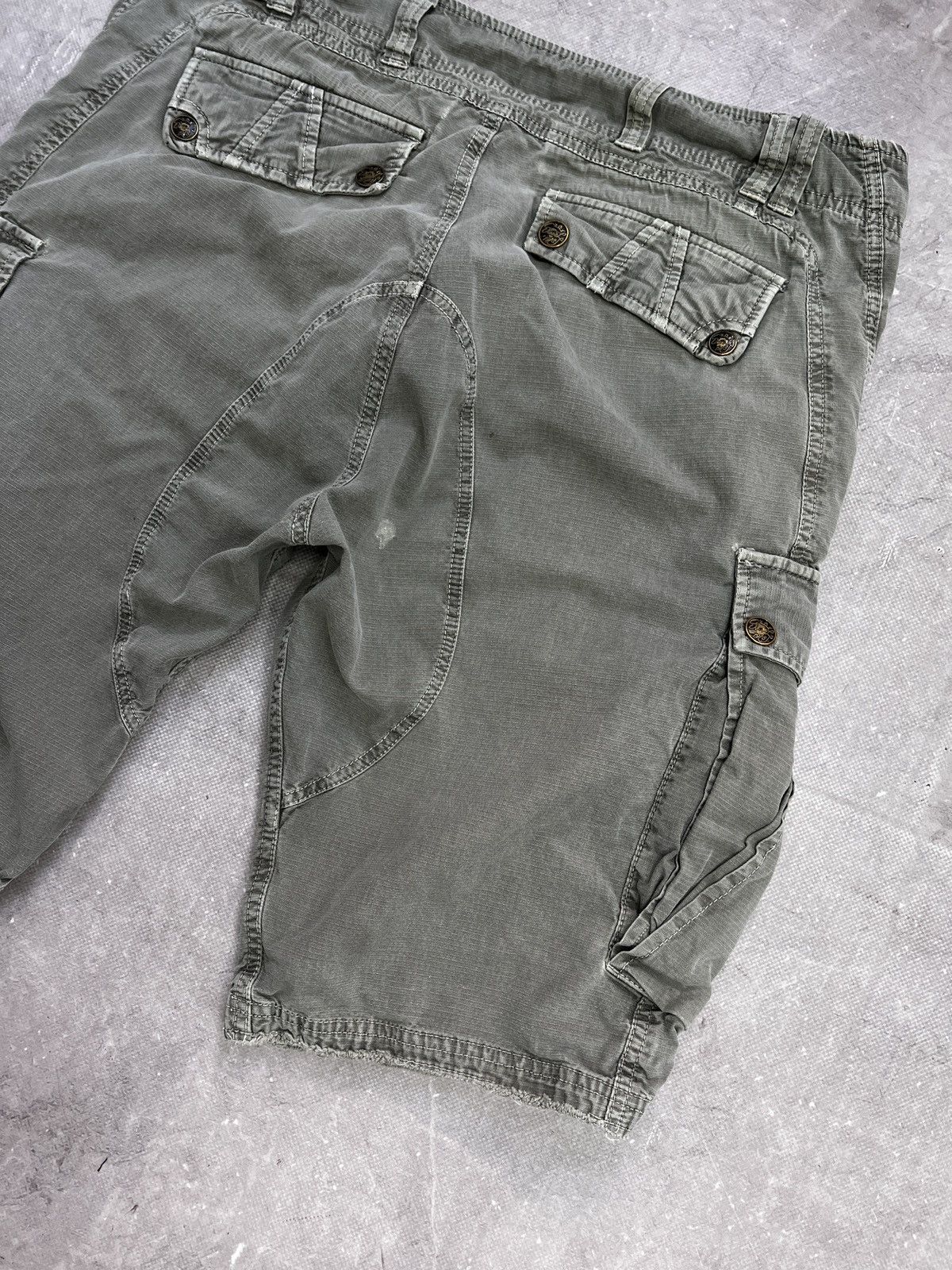 Diesel Diesel green cargo shorts y2k utility multipocket style Size US 32 / EU 48 - 9 Thumbnail