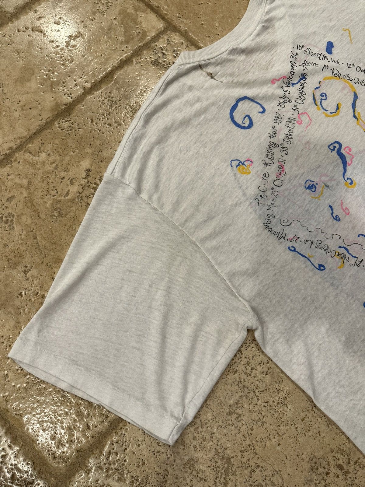 Band Tees Vintage The Cure 1987 Kissing Concert Tour White T-Shirt Size US XL / EU 56 / 4 - 15 Thumbnail