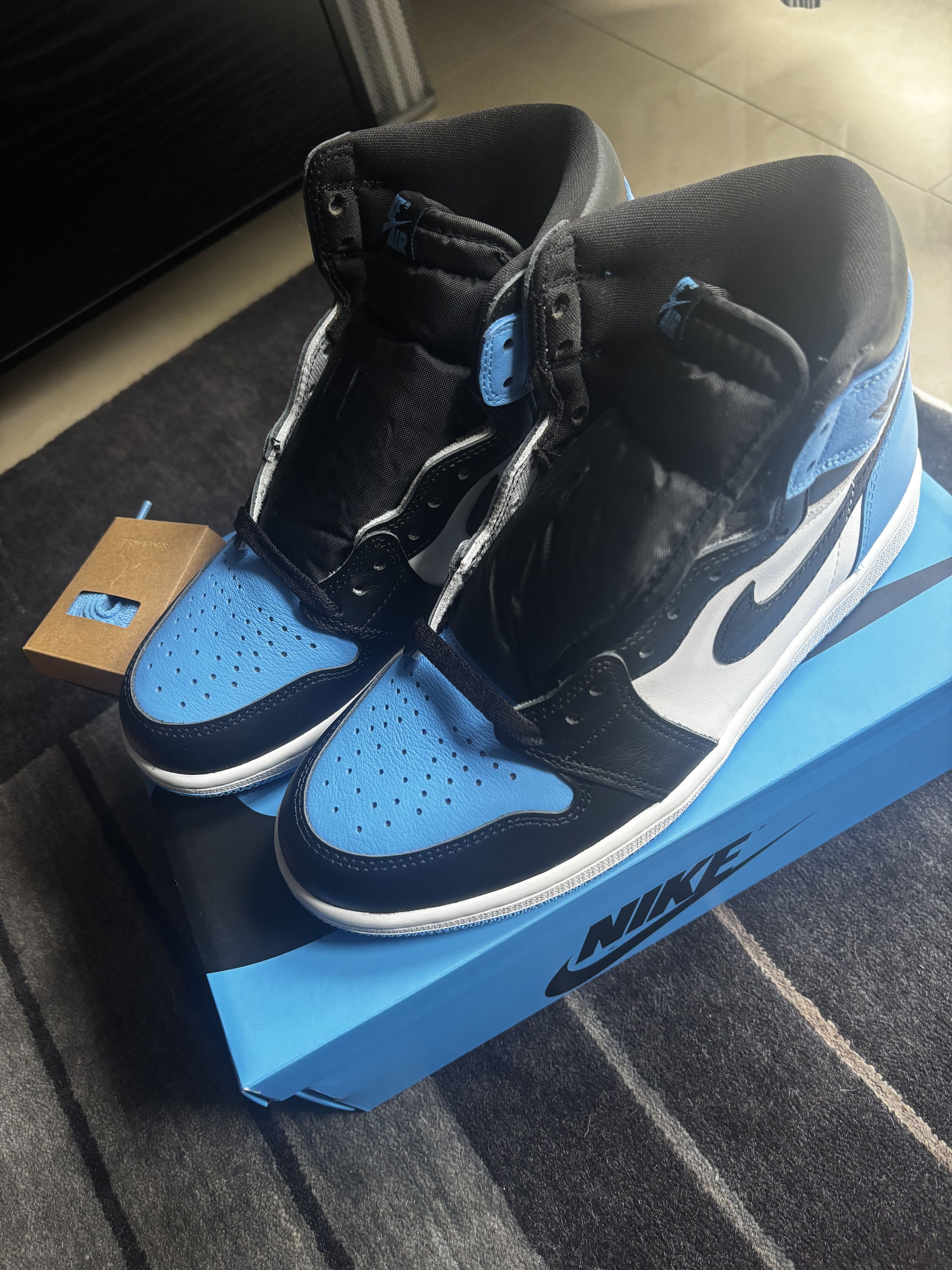 Jordan Brand Nike Air Jordan 1 Retro High UNC Toe 2023 US7.5/EU40.5 Size US 7.5 / EU 40-41 - 2 Thumbnail