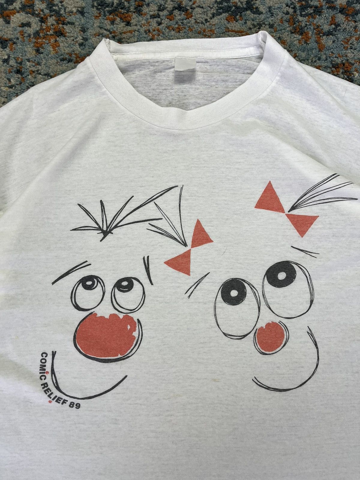 Other × Vintage Vintage 1989 Comic Relief paper thin graphic tee Size US XL / EU 56 / 4 - 4 Thumbnail