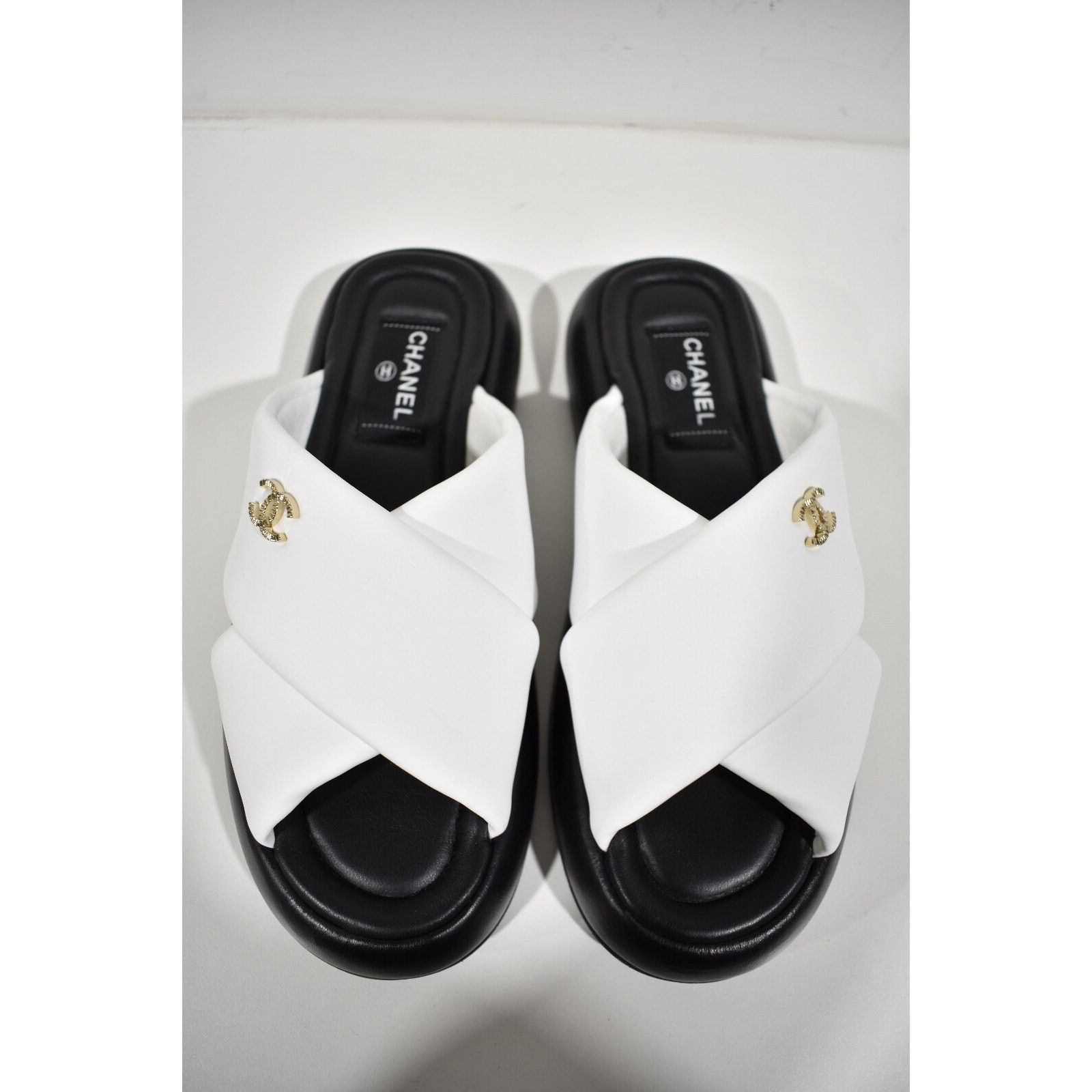 Chanel Chanel Black White Fabric Criss Cross Puffy CC Logo Slide Size US 8 / IT 38 - 4 Thumbnail