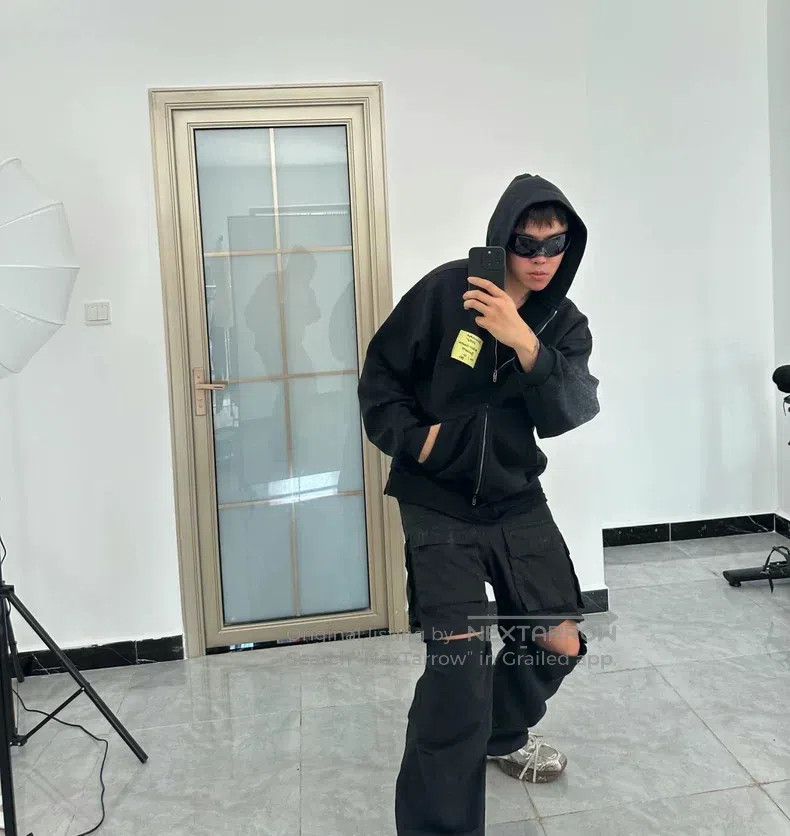 Balenciaga Balenciaga Tag Pull Zip Hoodie Size US L / EU 52-54 / 3 - 1 Thumbnail